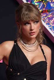 Taylor Swift's "Wood" Lyrics: A Cheeky Ode to Luck and Love